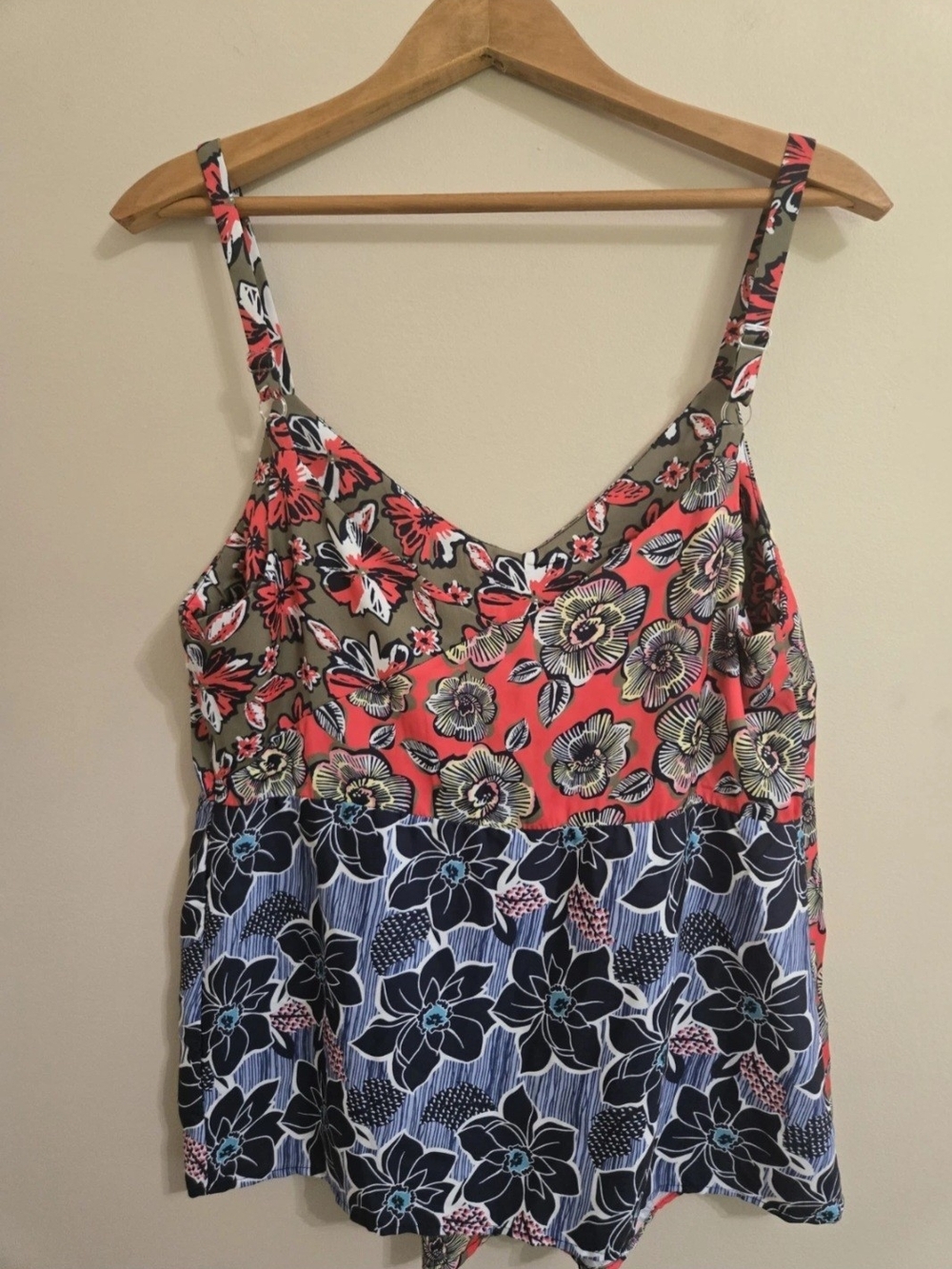 KUT from the Kloth Asymmetrical Mixed-Pattern Floral Tank‎ Top – Women's Med